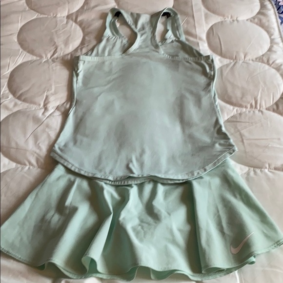 Sport wears (Tennis) - Picture 2 of 2